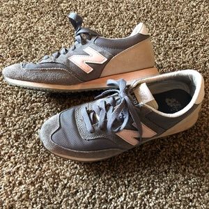 New balance tennis shoes.